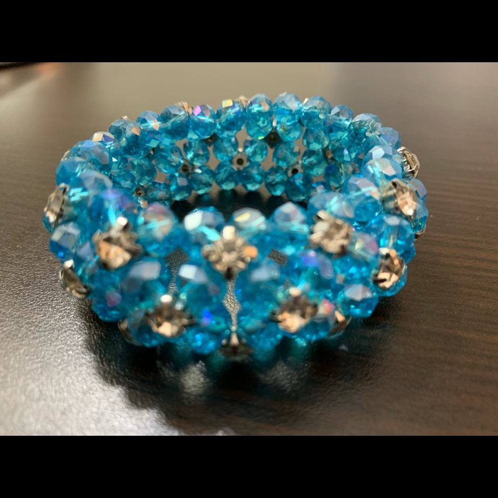 NEW!! Stretchy Bracelet! Blue Beads & Rhinestones!